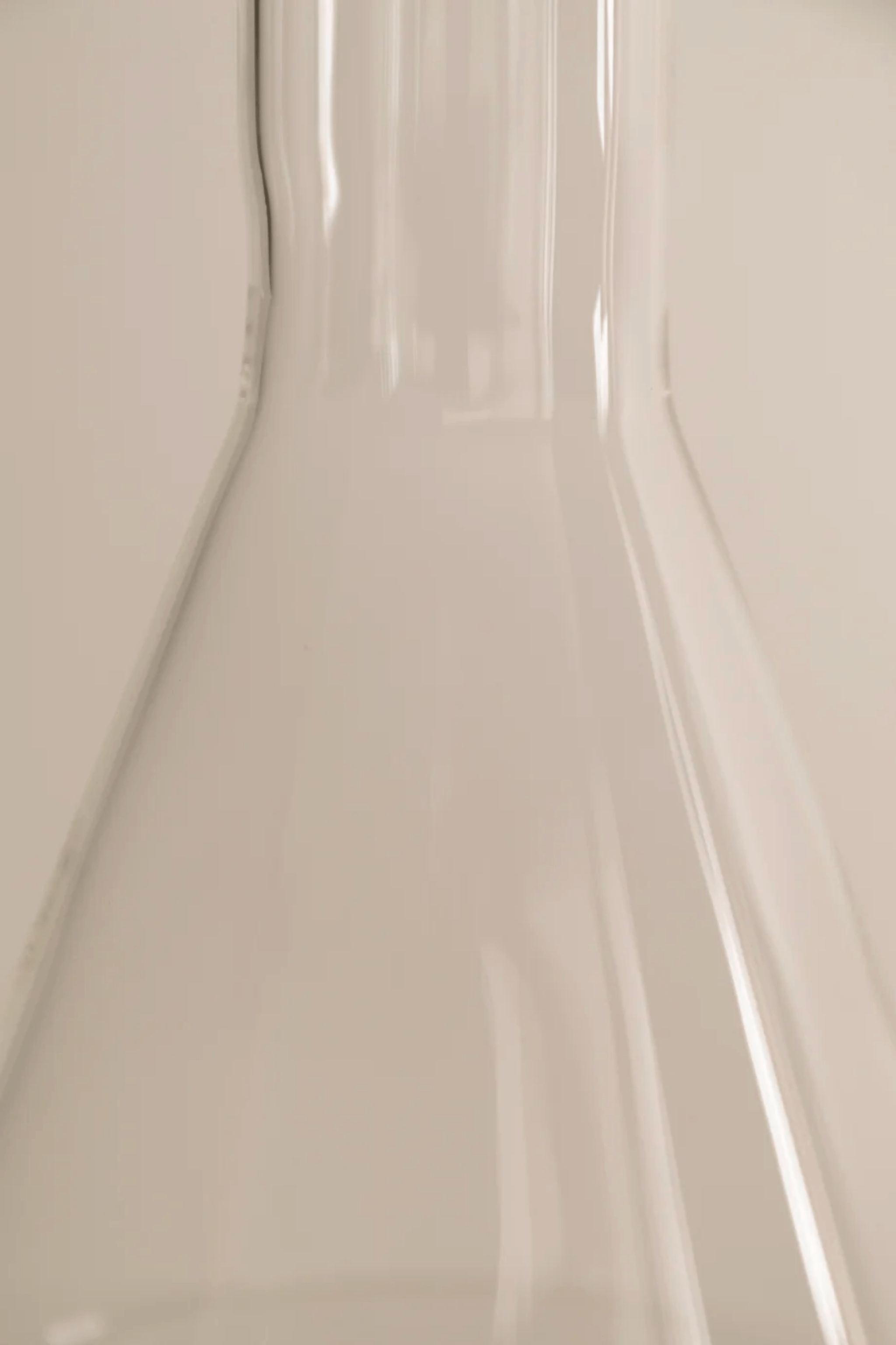 Bilboquet Carafe - Clear w/ Amber