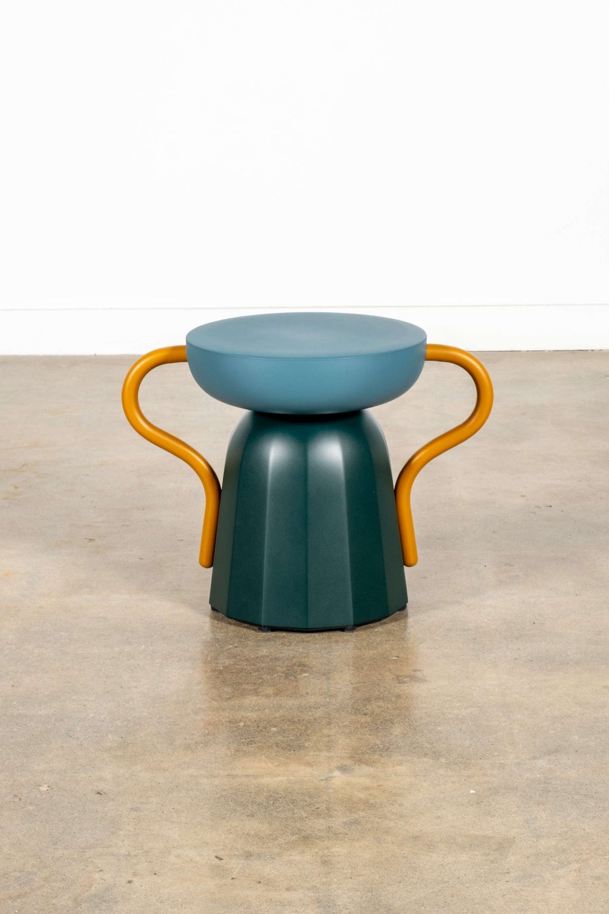 Allié Stool, Coral