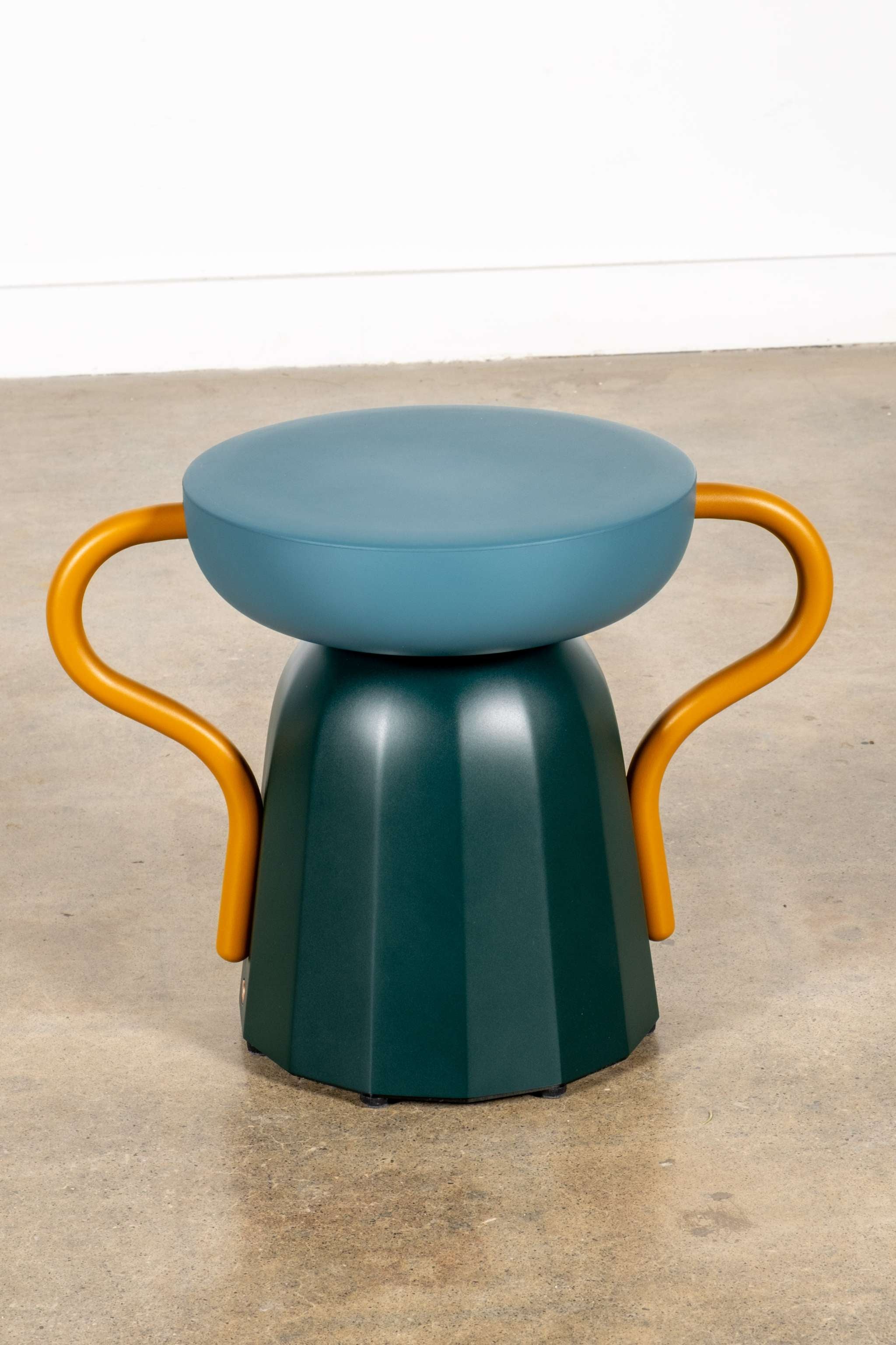 Allié Stool, Coral