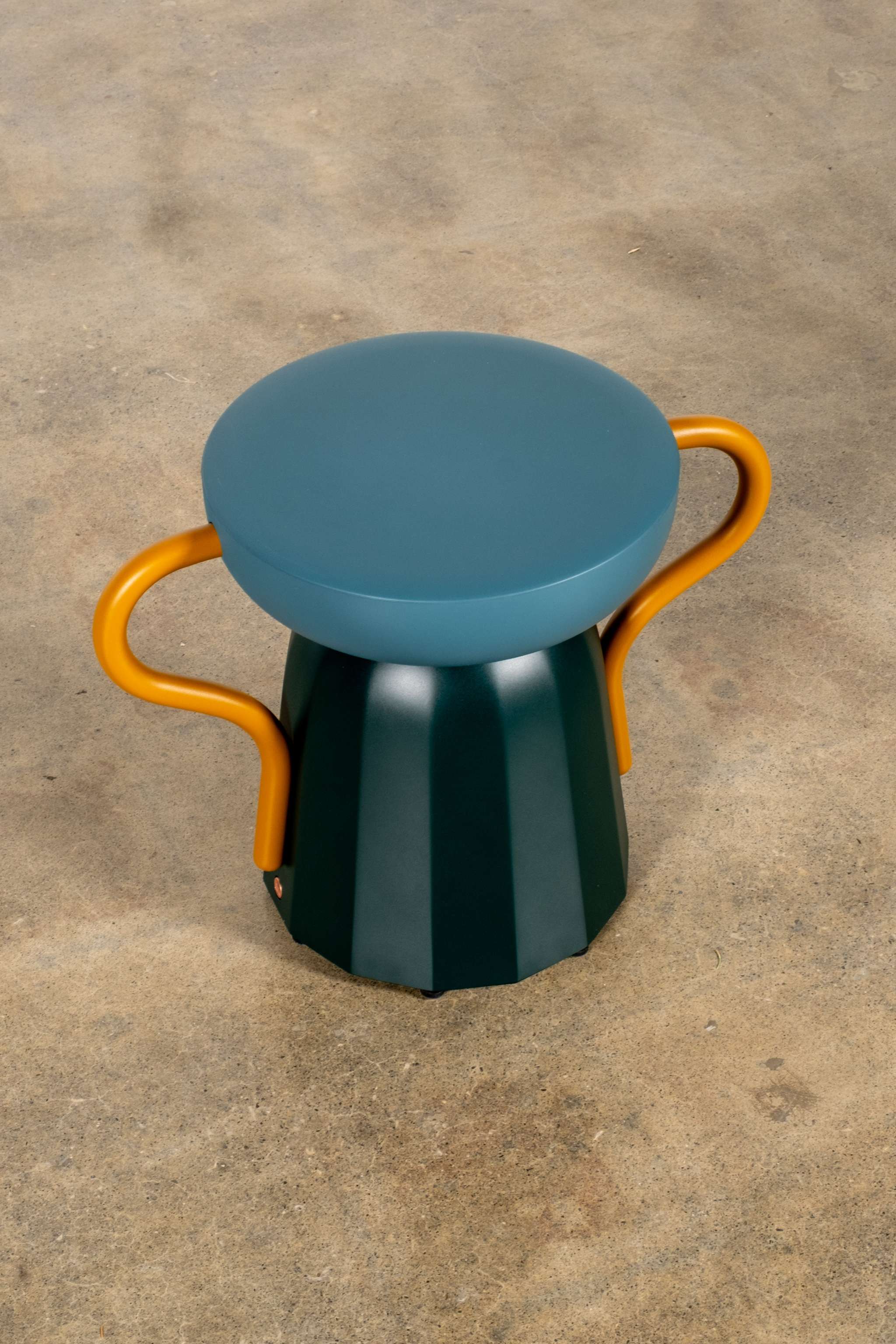 Allié Stool, Coral