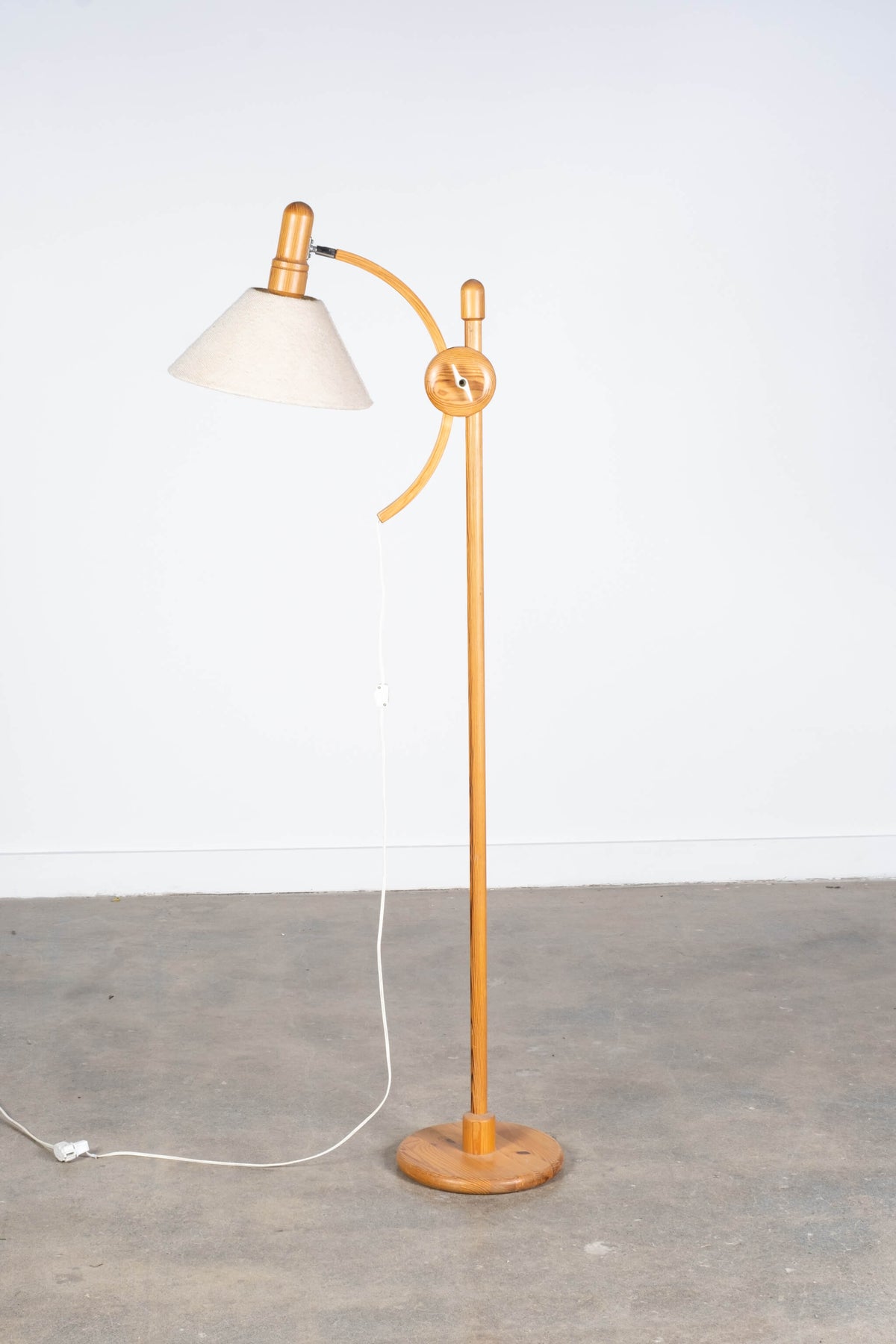 Arc Pivot Floor Lamp in Pine