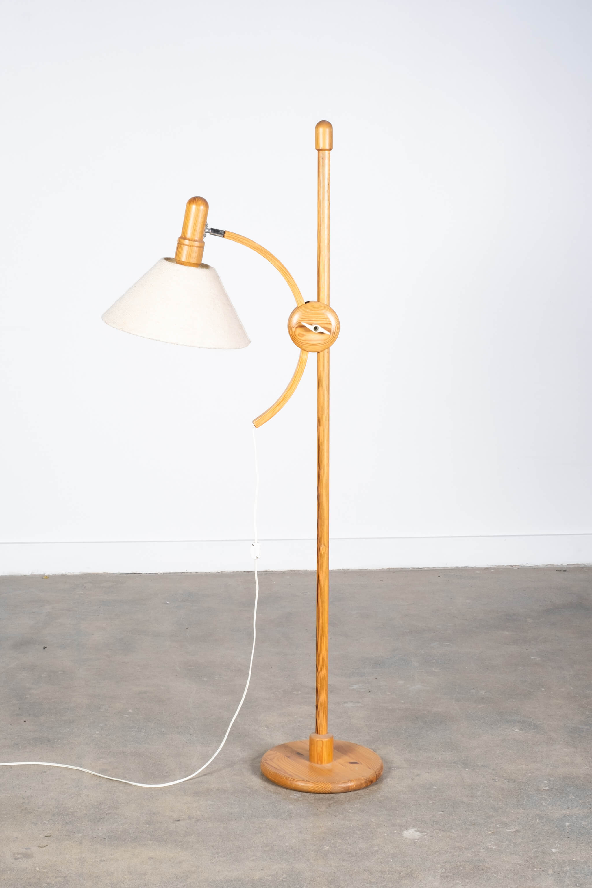 Arc Pivot Floor Lamp in Pine