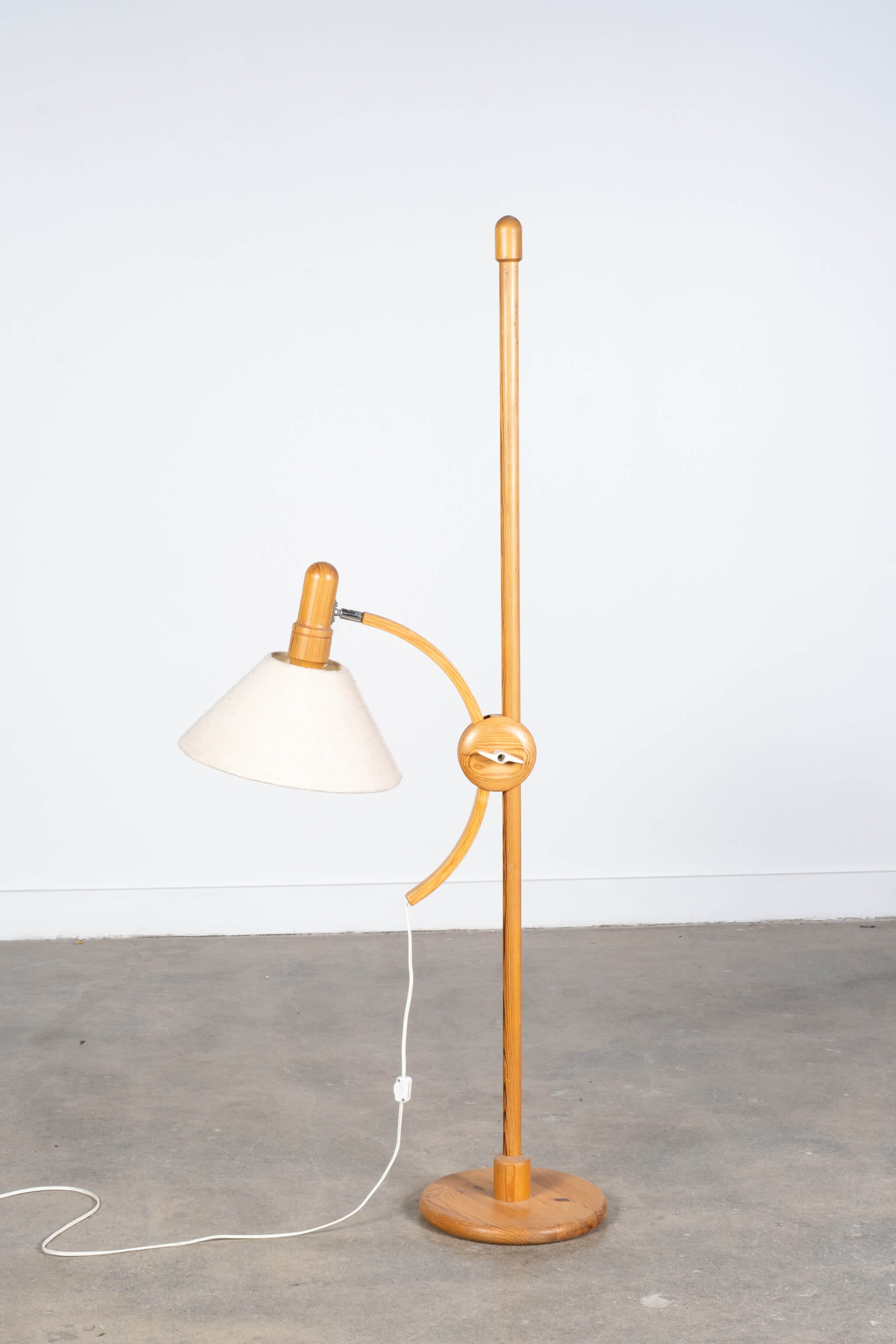 Arc Pivot Floor Lamp in Pine