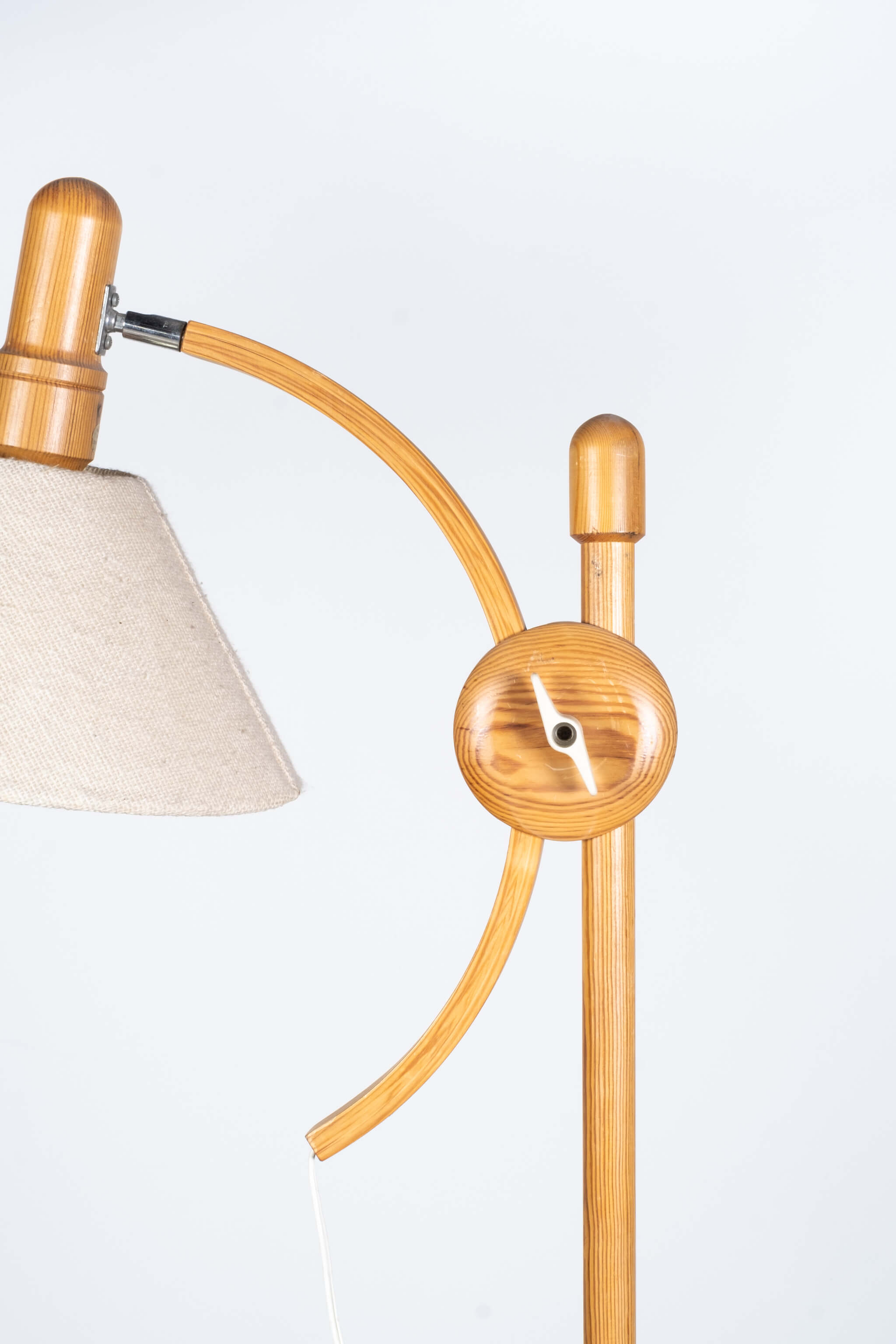 Arc Pivot Floor Lamp in Pine