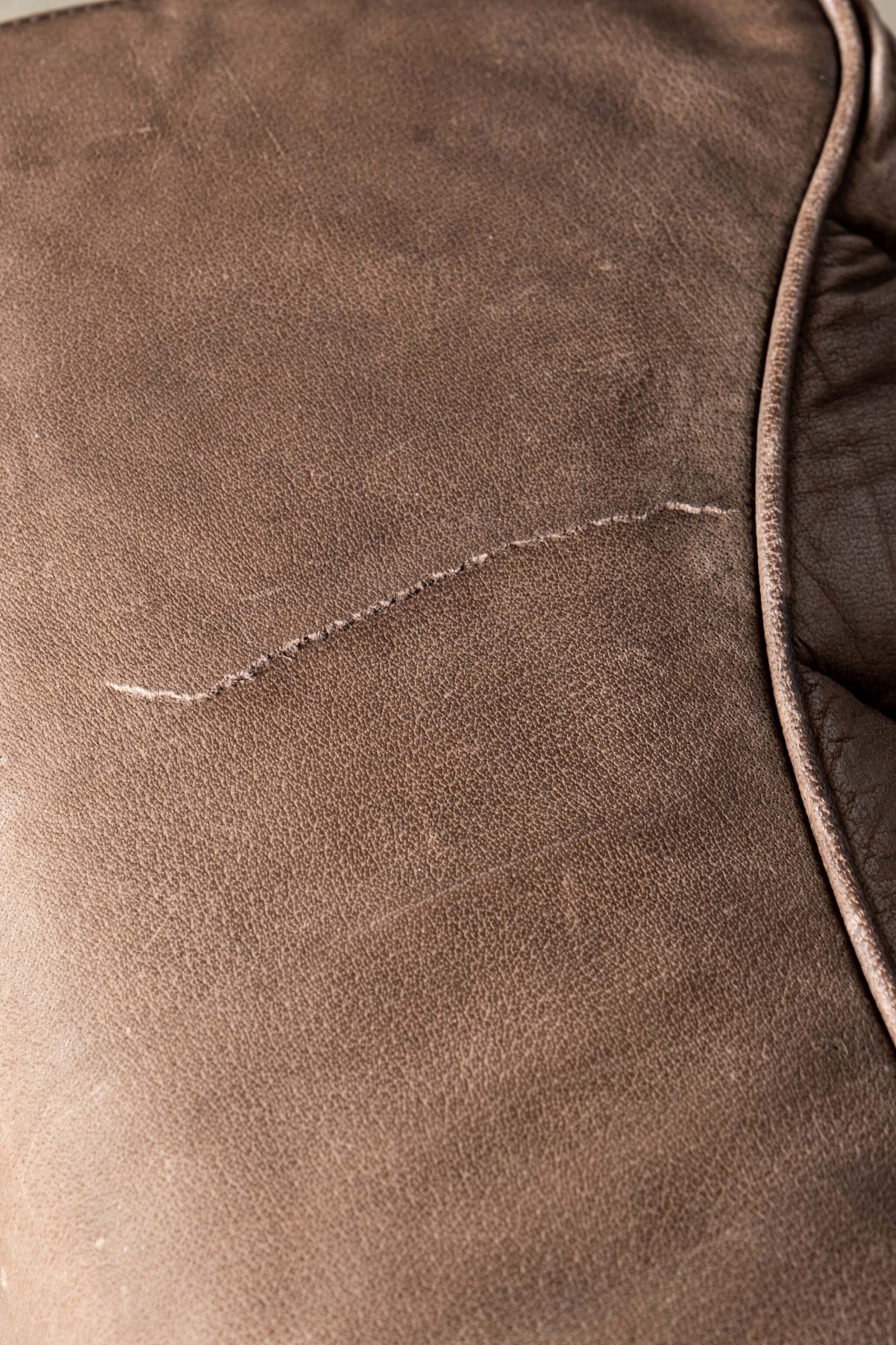 Model 9000' Leather Sectional Sofa
