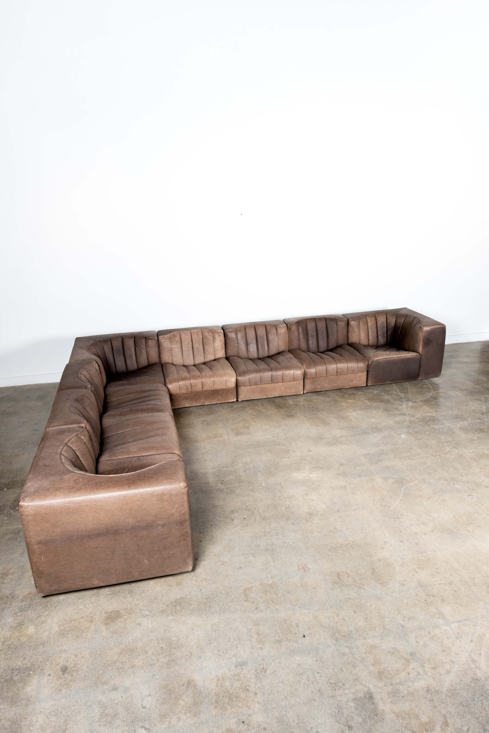 Model 9000' Leather Sectional Sofa