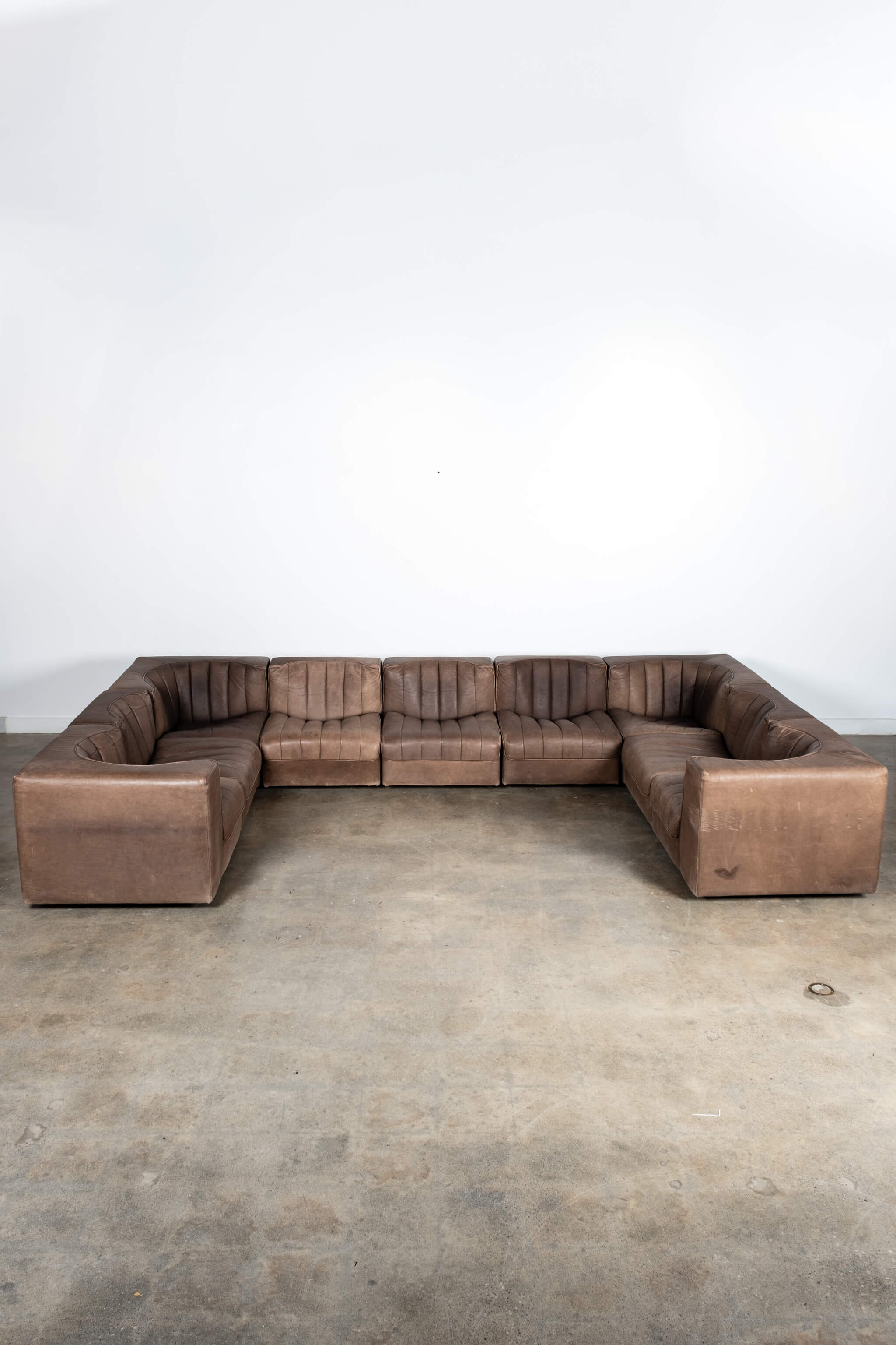 Model 9000' Leather Sectional Sofa