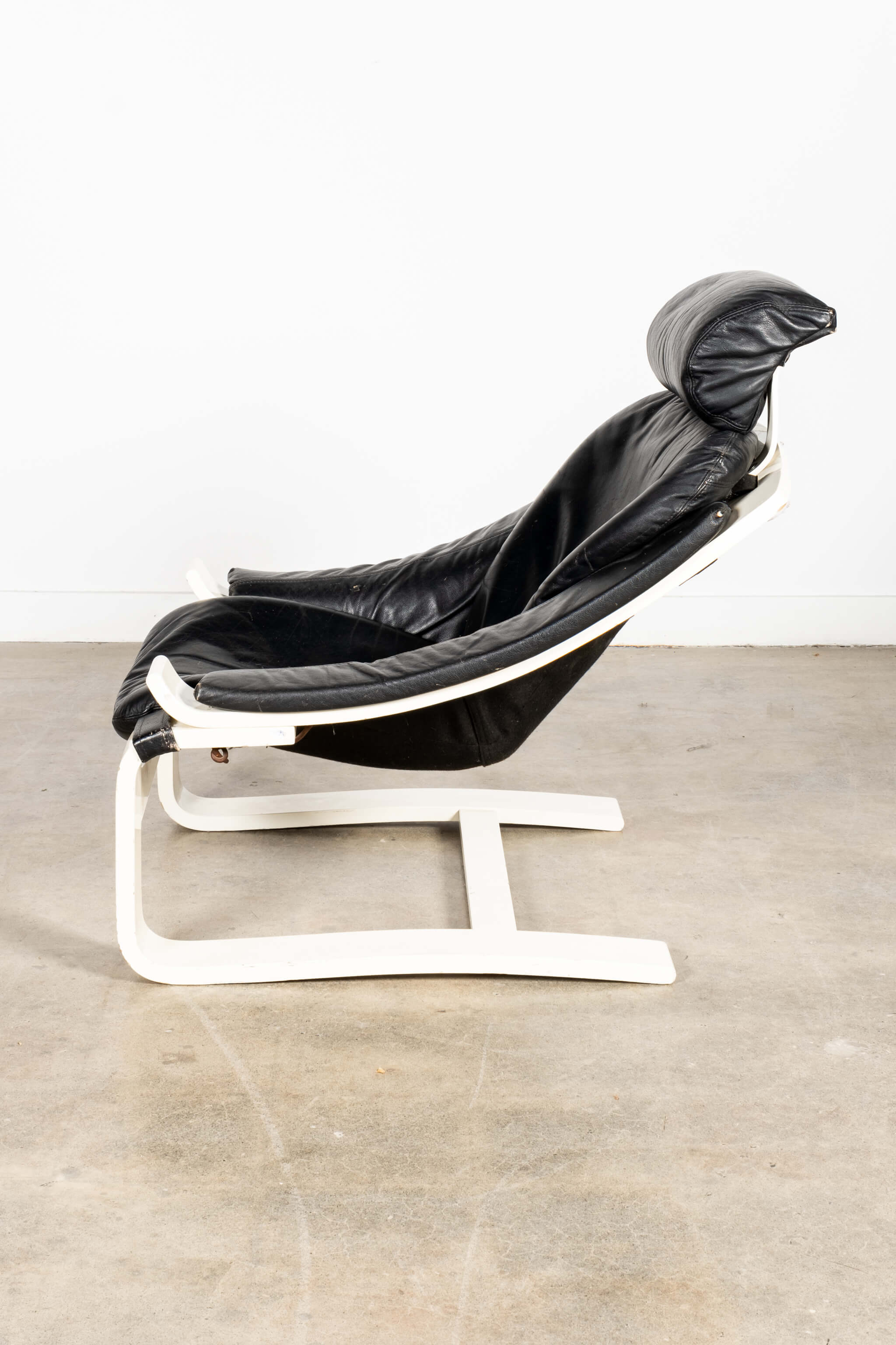 Kroken' Black Leather Lounge Chair