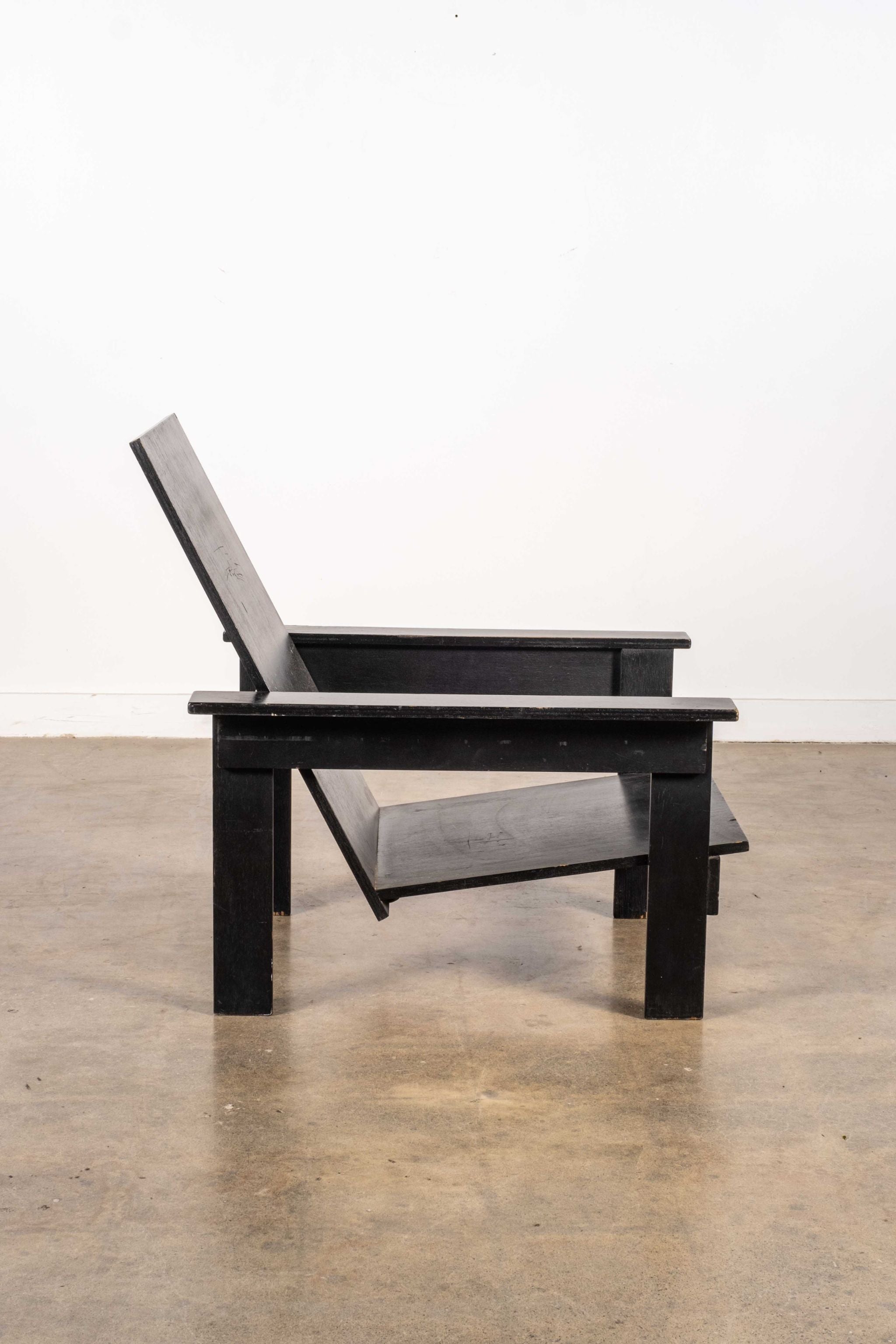 Black Slat Lounge Chair in the style of Gerrit Rietveld