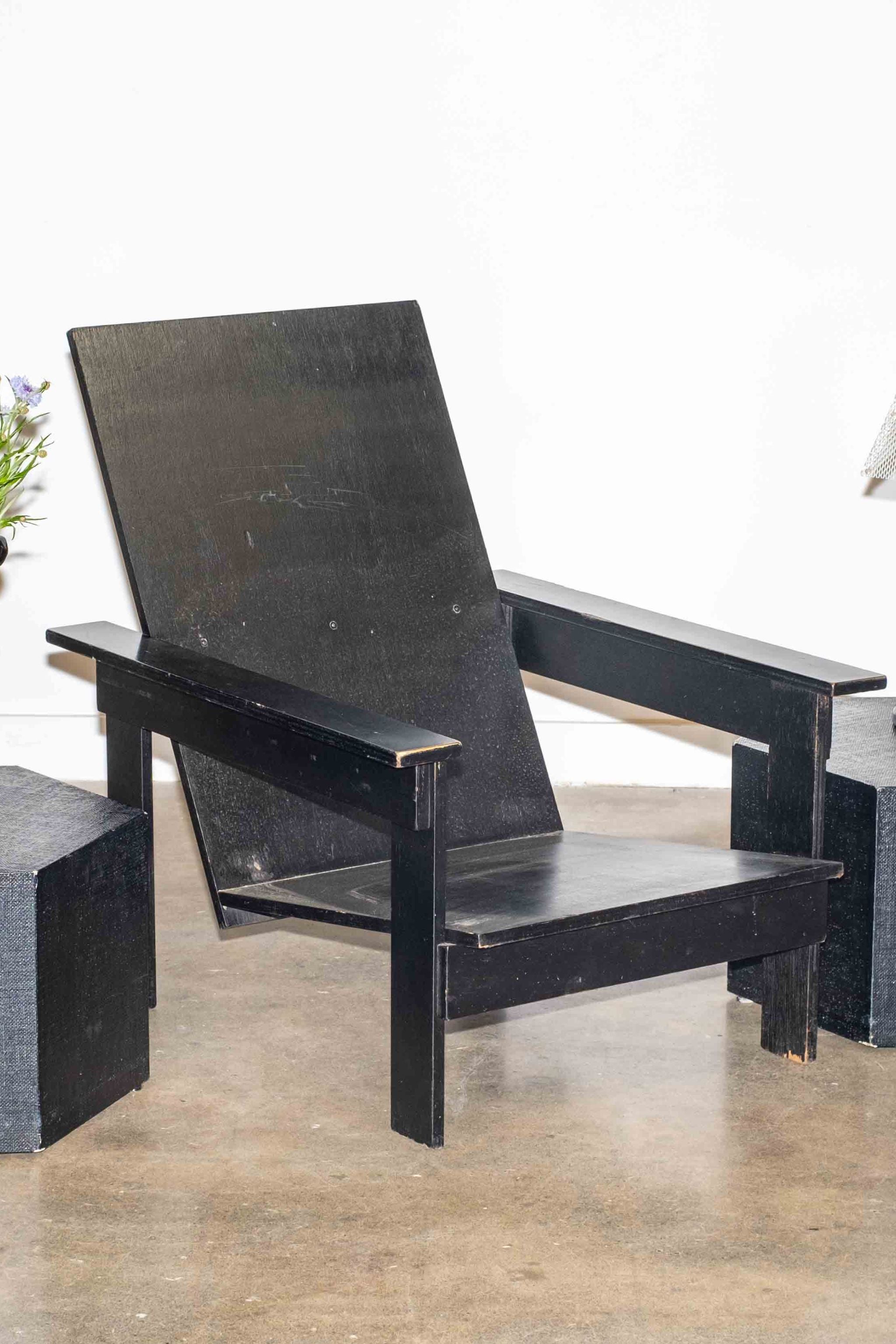 Black Slat Lounge Chair in the style of Gerrit Rietveld