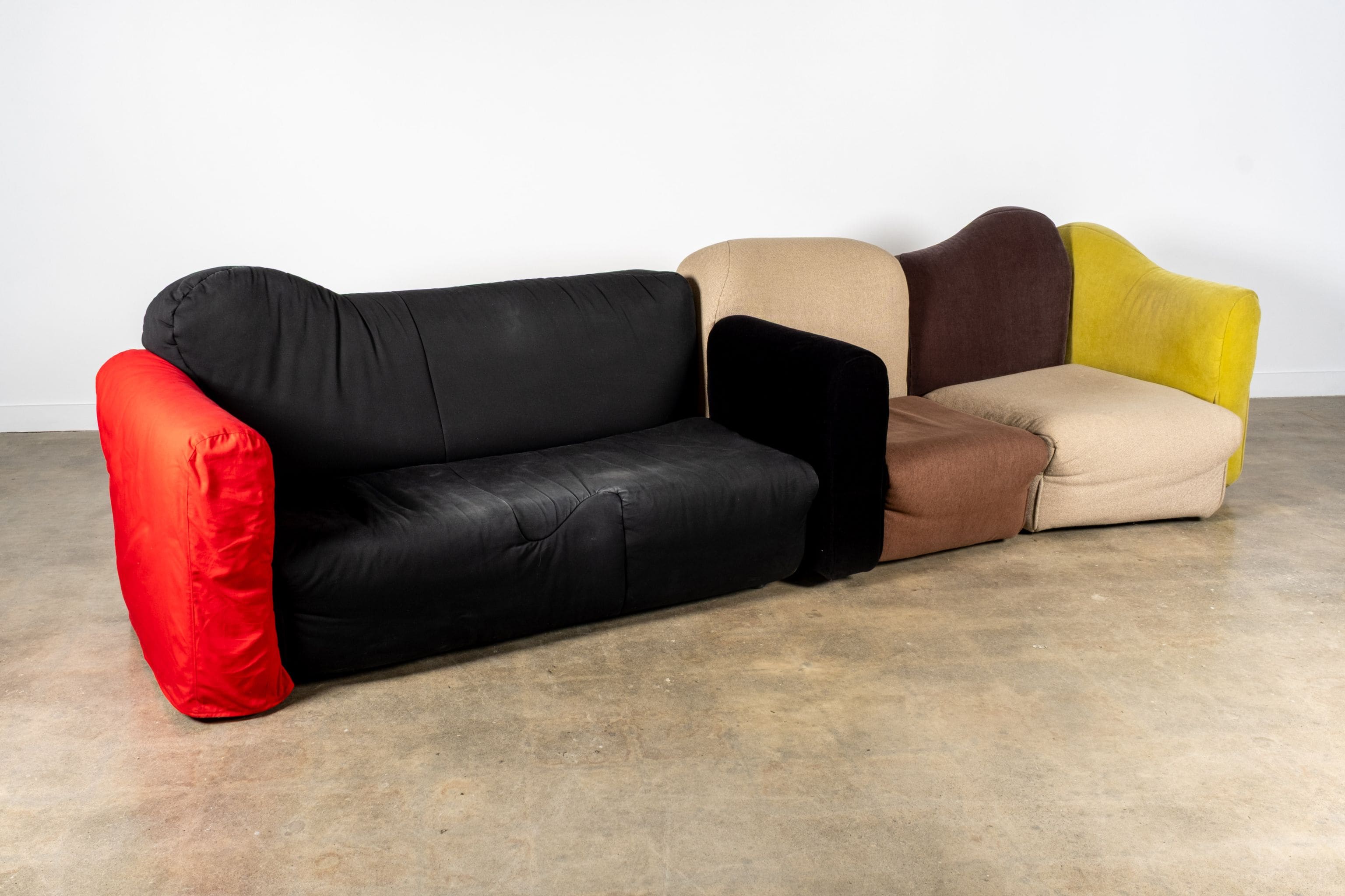 Cannaregio Sofa, Black and Red