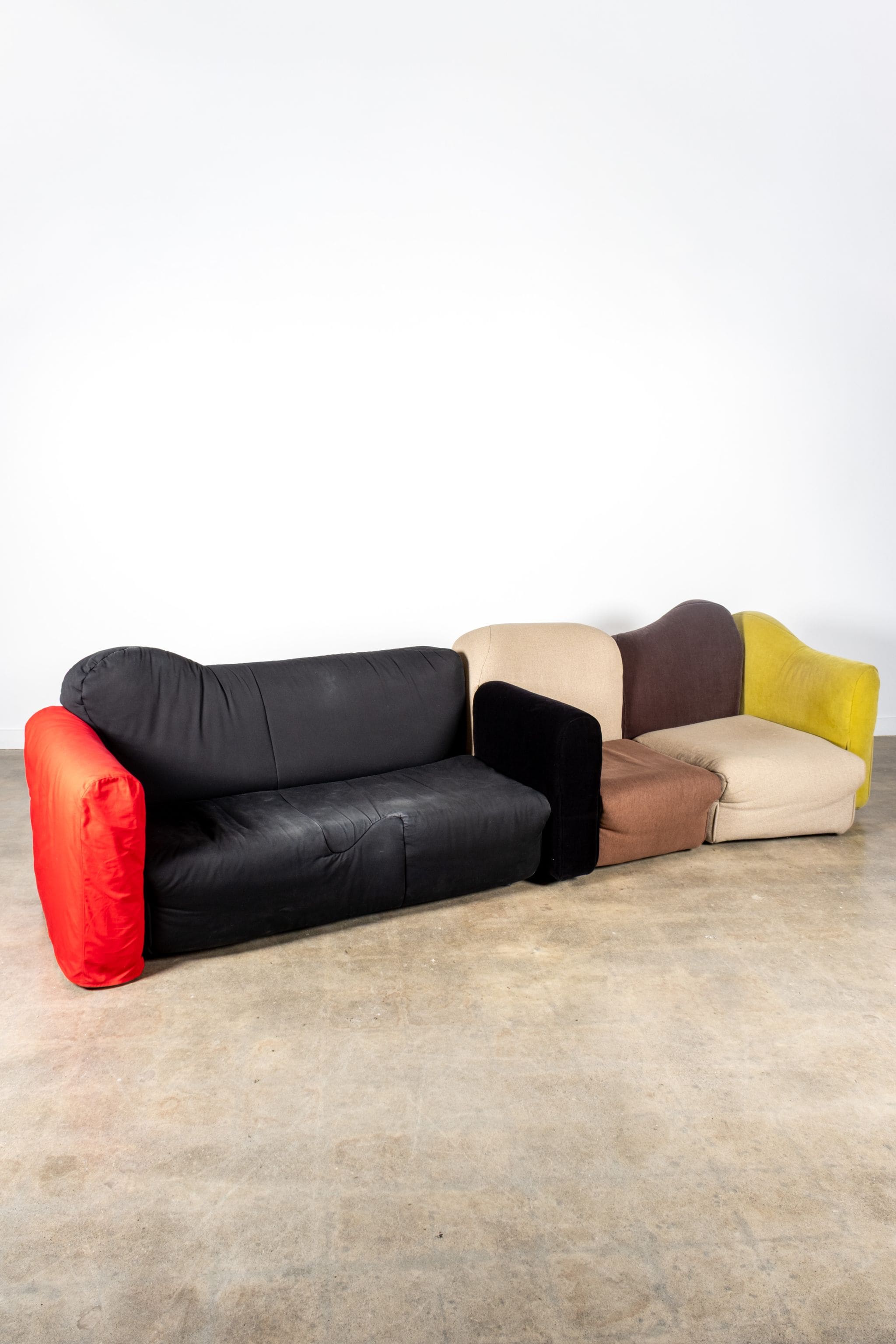 Cannaregio Sofa, Black and Red