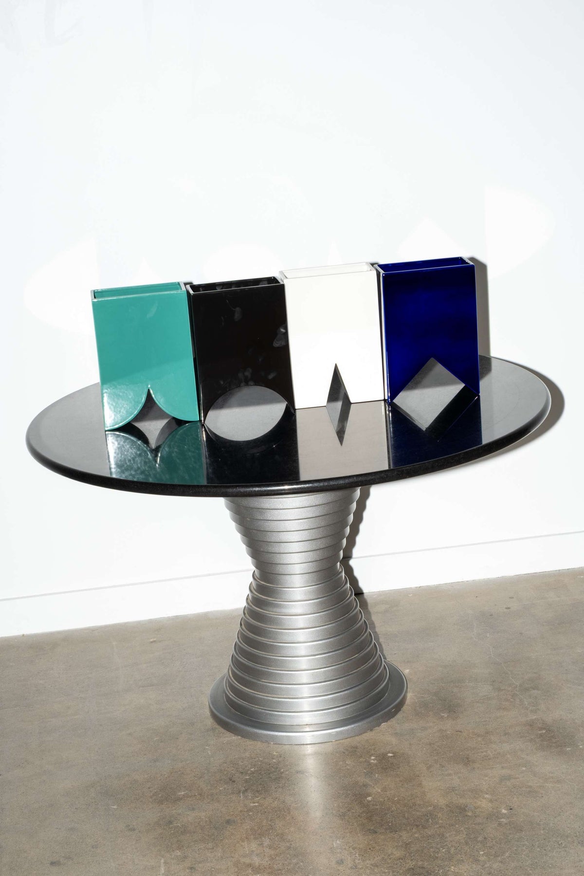 Black "Onda" Vase