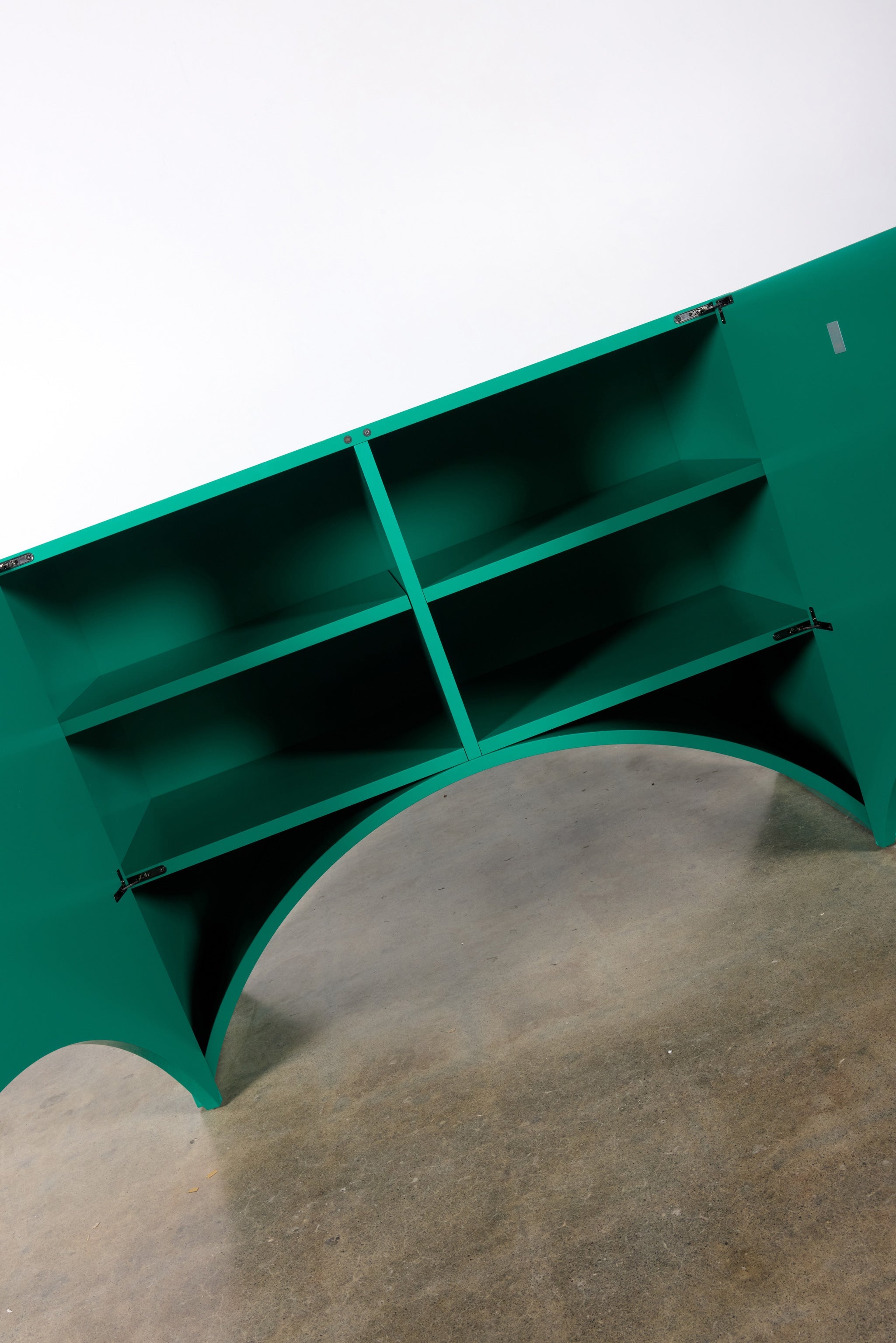 Bridges Cabinet, Arch