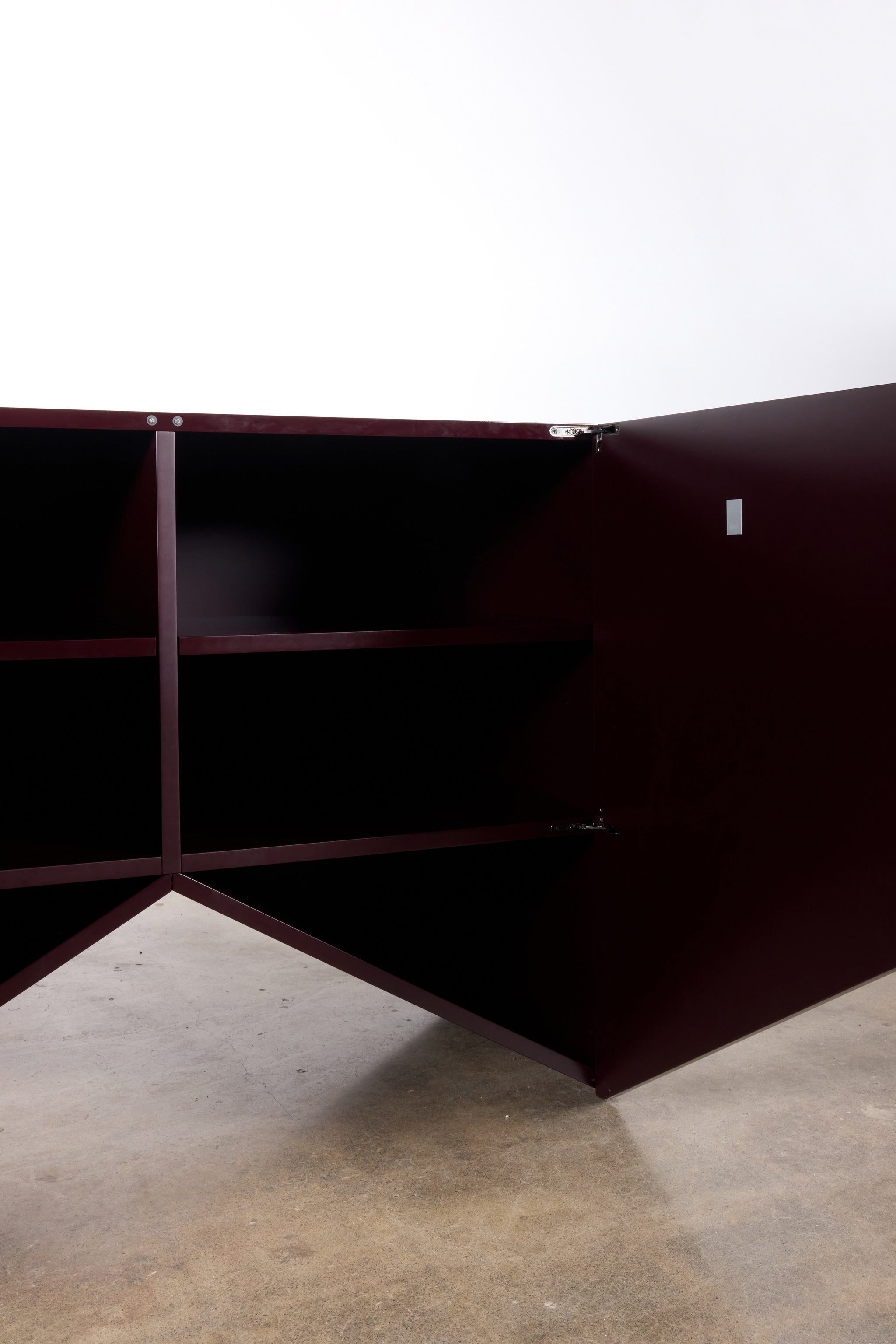 Bridges Cabinet, Triangle