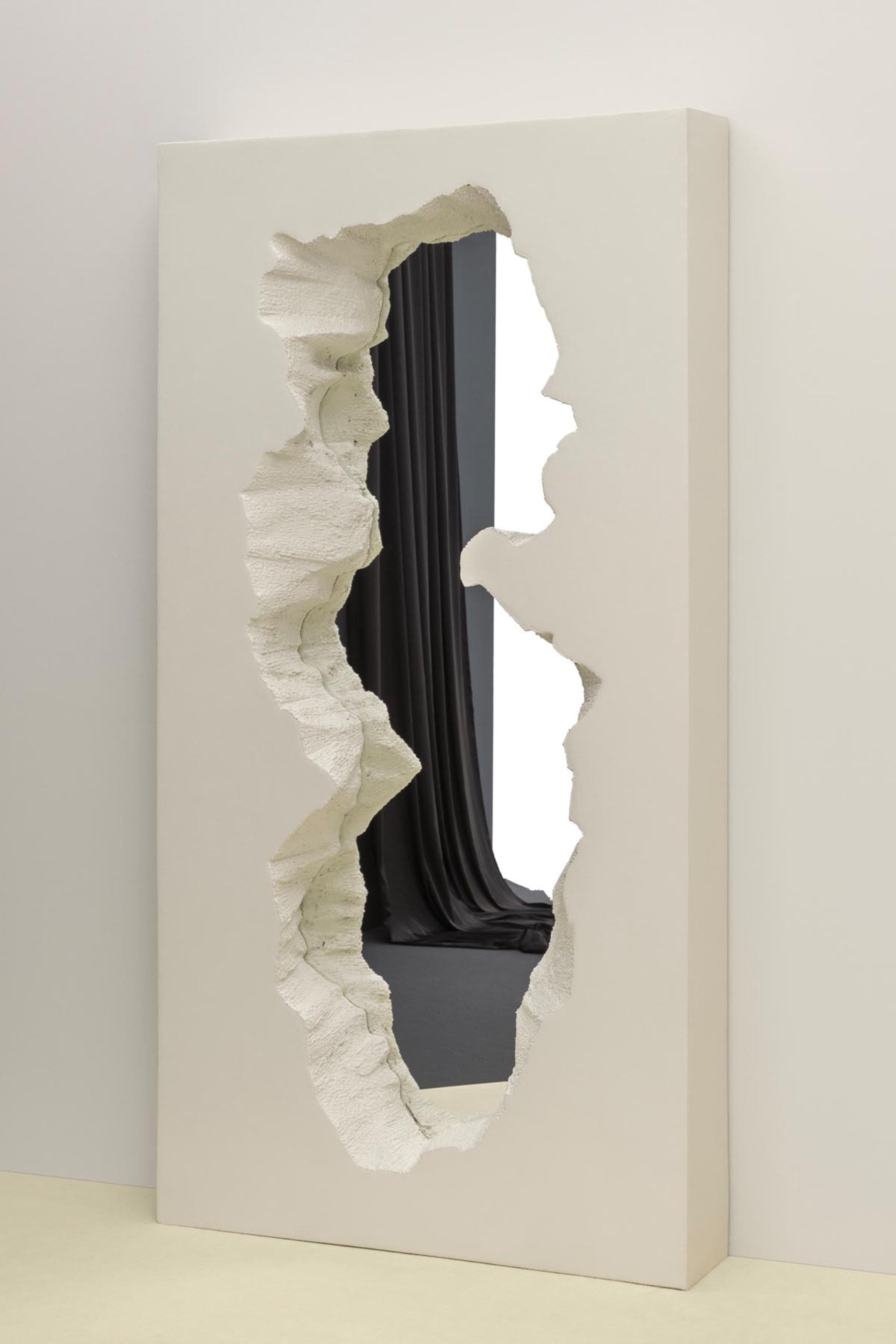 BROKEN MIRROR