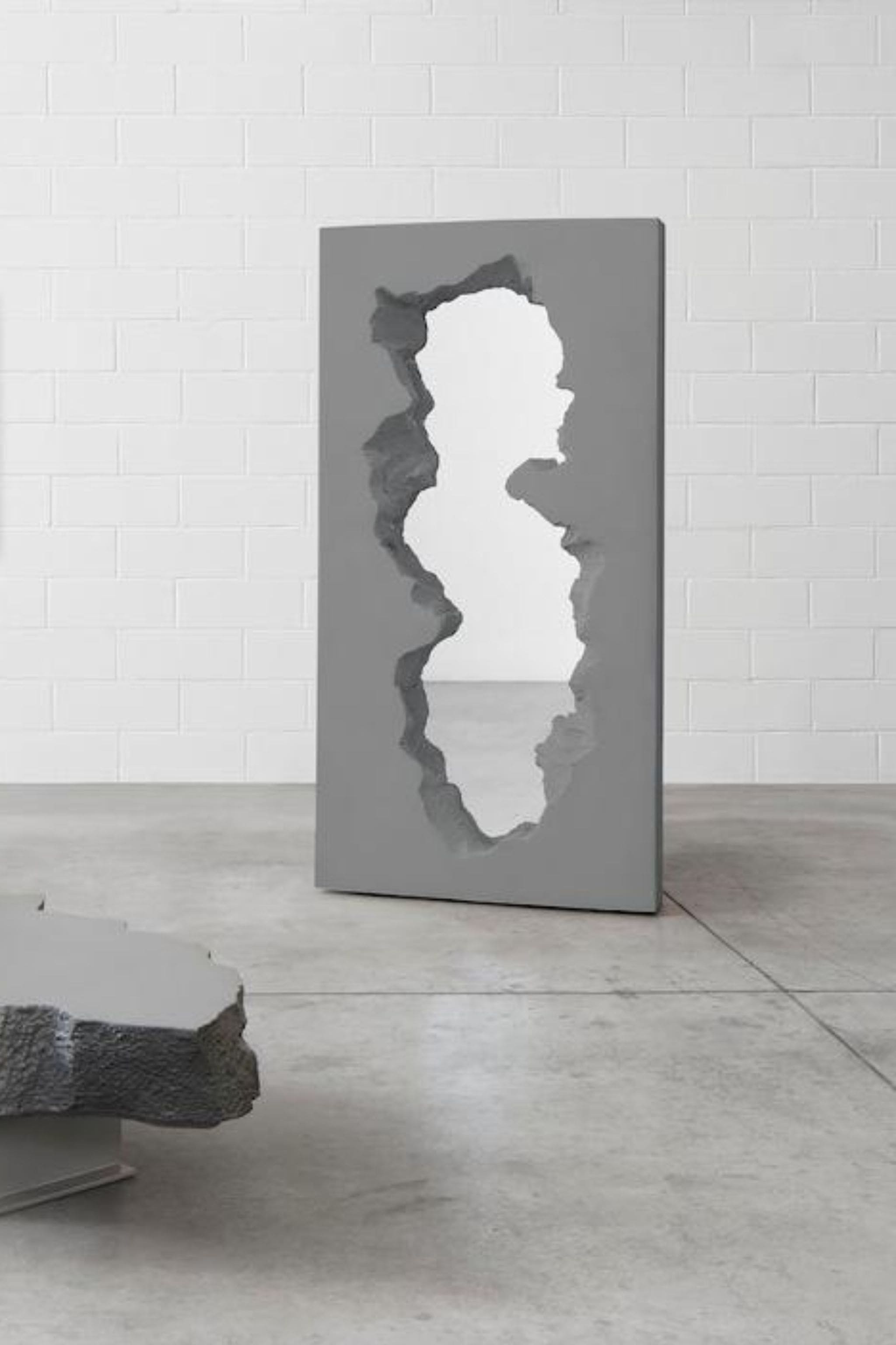 BROKEN MIRROR