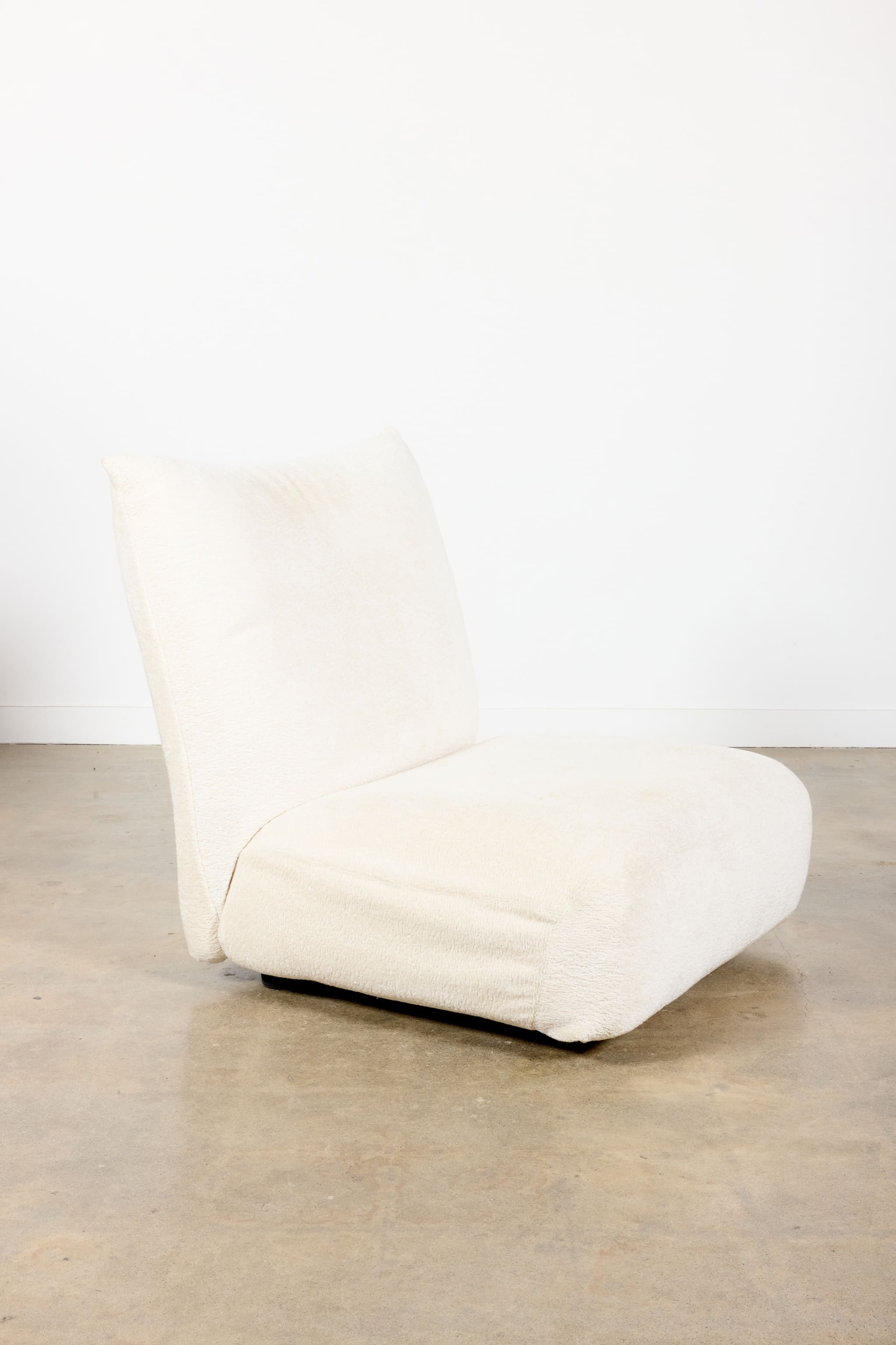 "Standard" Armless Lounge Chair